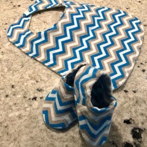 6-9 months baby bib and matching slippers.